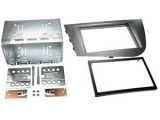 Radioblende 2-DIN<br><br>Seat Leon (1P/1PN) 09/2005 - 03/2009<br>4/5-tuerer<br><br>Farbe:...