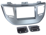 Radioblende 2-DIN<br><br>Hyundai Tucson (TL) 07/2015 - <br><br>Farbe: silber<br>Viele...