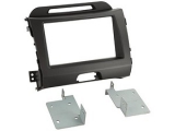 Radioblende 2-DIN Kia<br><br>Viele Autohersteller verbauen eigene fahrzeugspezifische<br>Radios,...