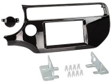2-DIN Radioblende<br><br>Kia Rio (UB) Facelift 03/2015- <br>2/3-tuerer / 4/5-tuerer<br><br>Farbe:...